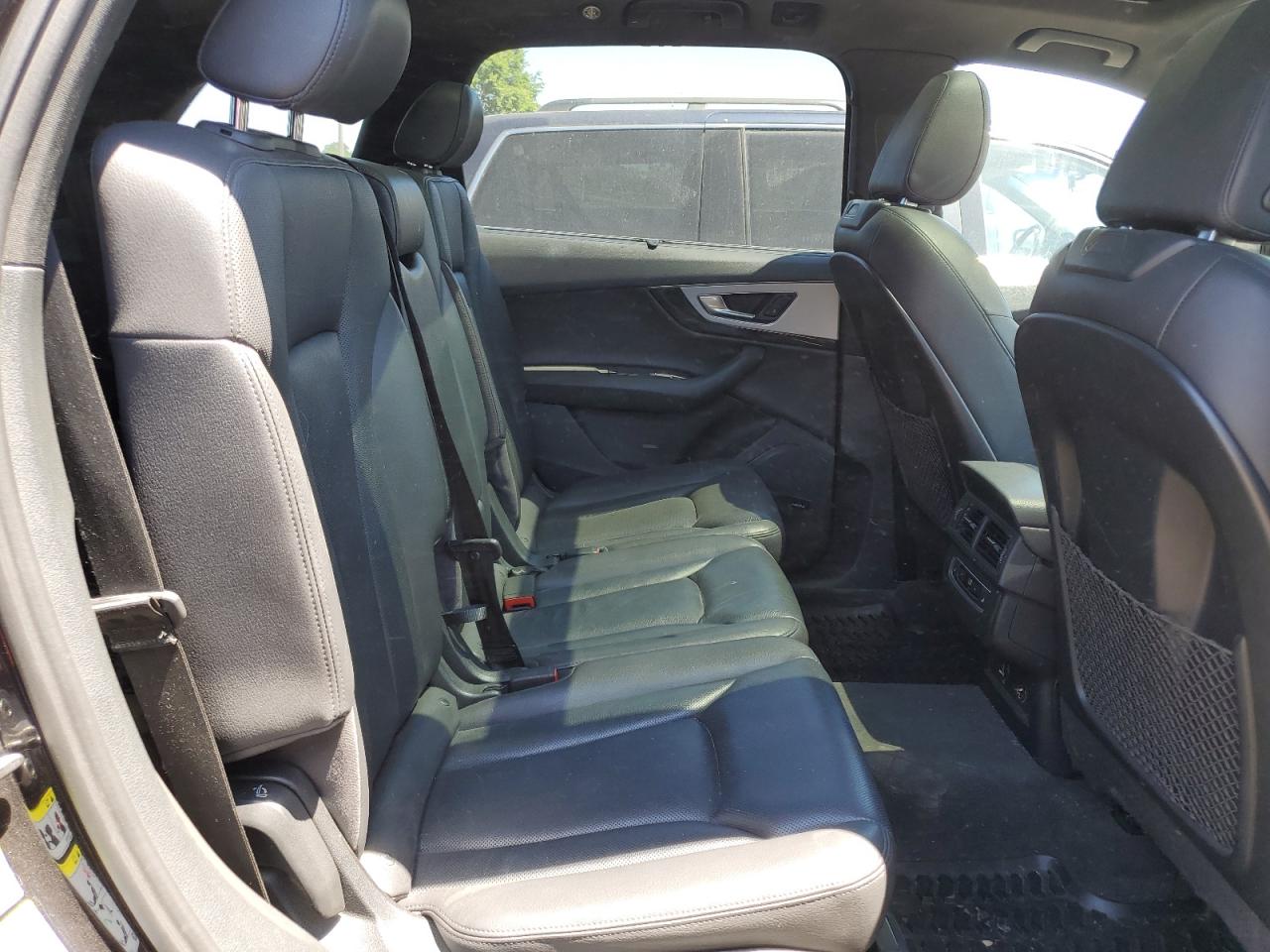 WA1LHAF7XJD017103 2018 Audi Q7 Premium Plus