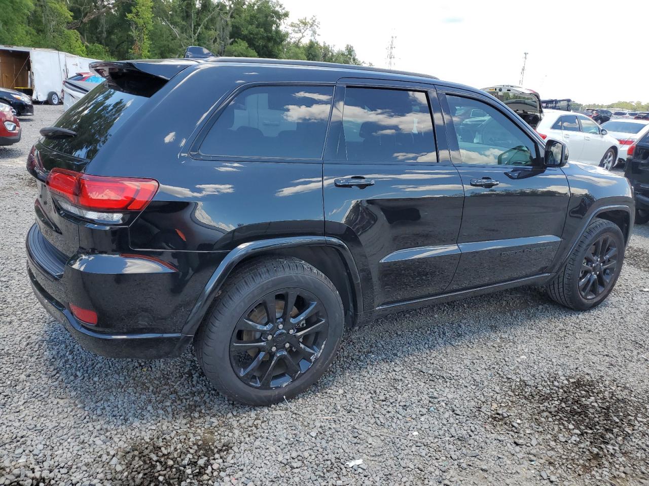 1C4RJEAG1JC208420 2018 Jeep Grand Cherokee Laredo