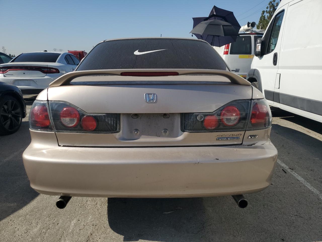 1HGCG6693YA098918 2000 Honda Accord Se