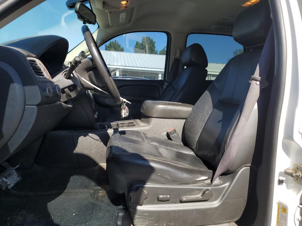 1GNSKBE04BR296329 2011 Chevrolet Tahoe K1500 Lt