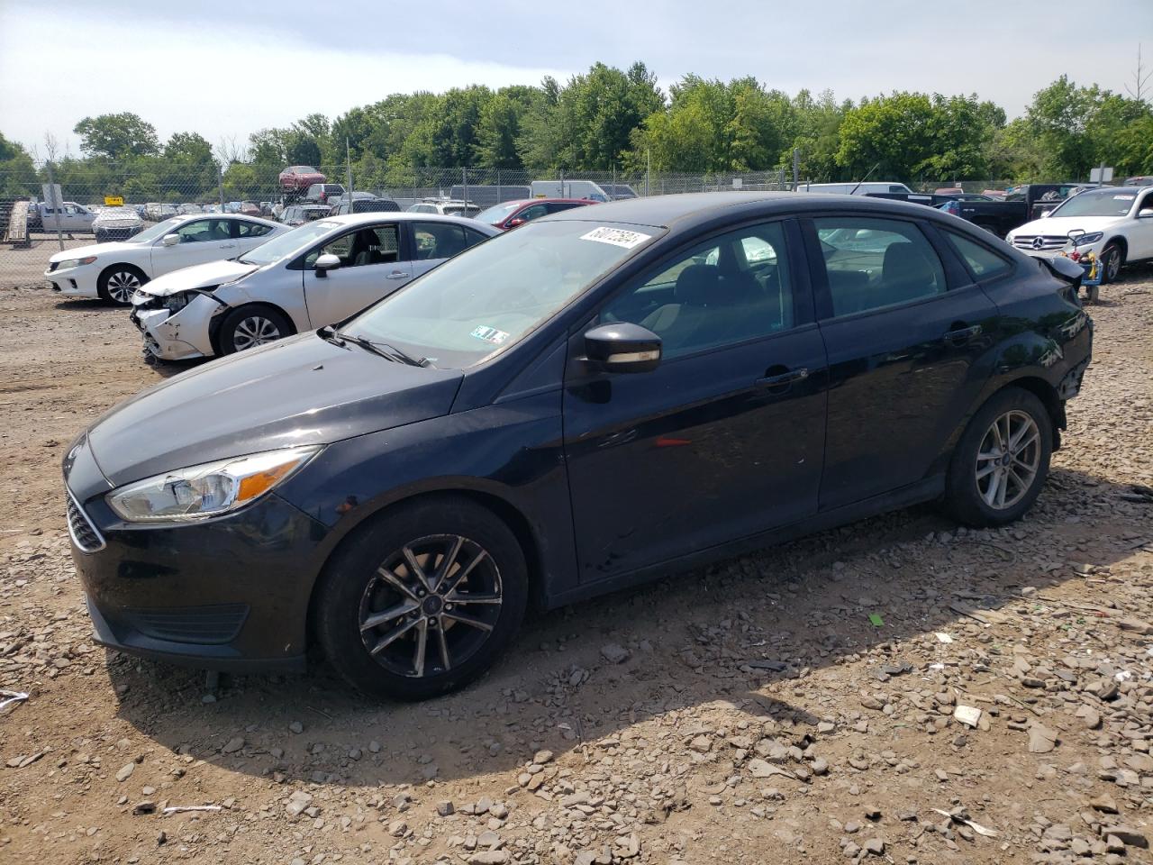 2017 Ford Focus Se vin: 1FADP3F24HL227294