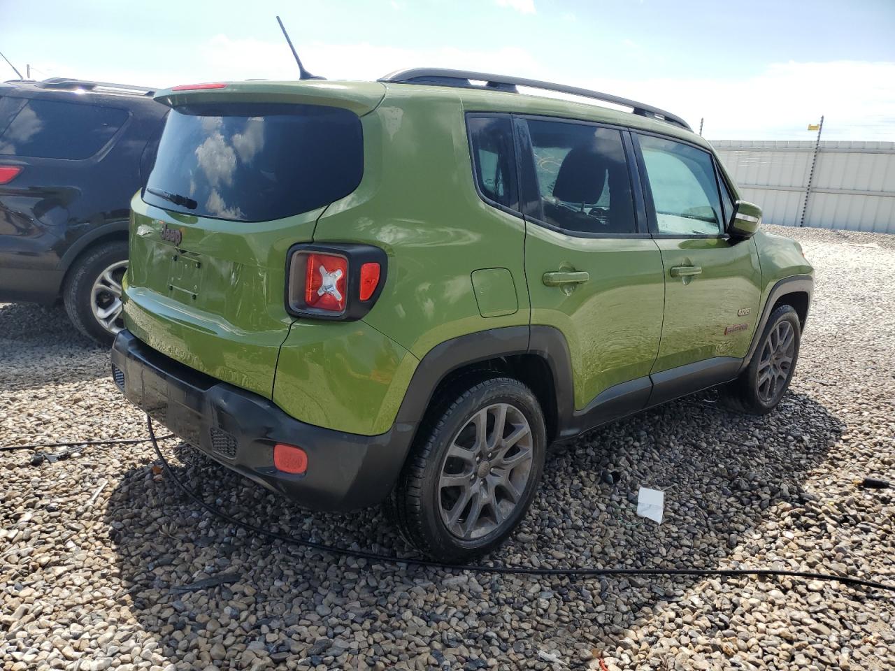 2016 Jeep Renegade Latitude vin: ZACCJABW0GPD61699