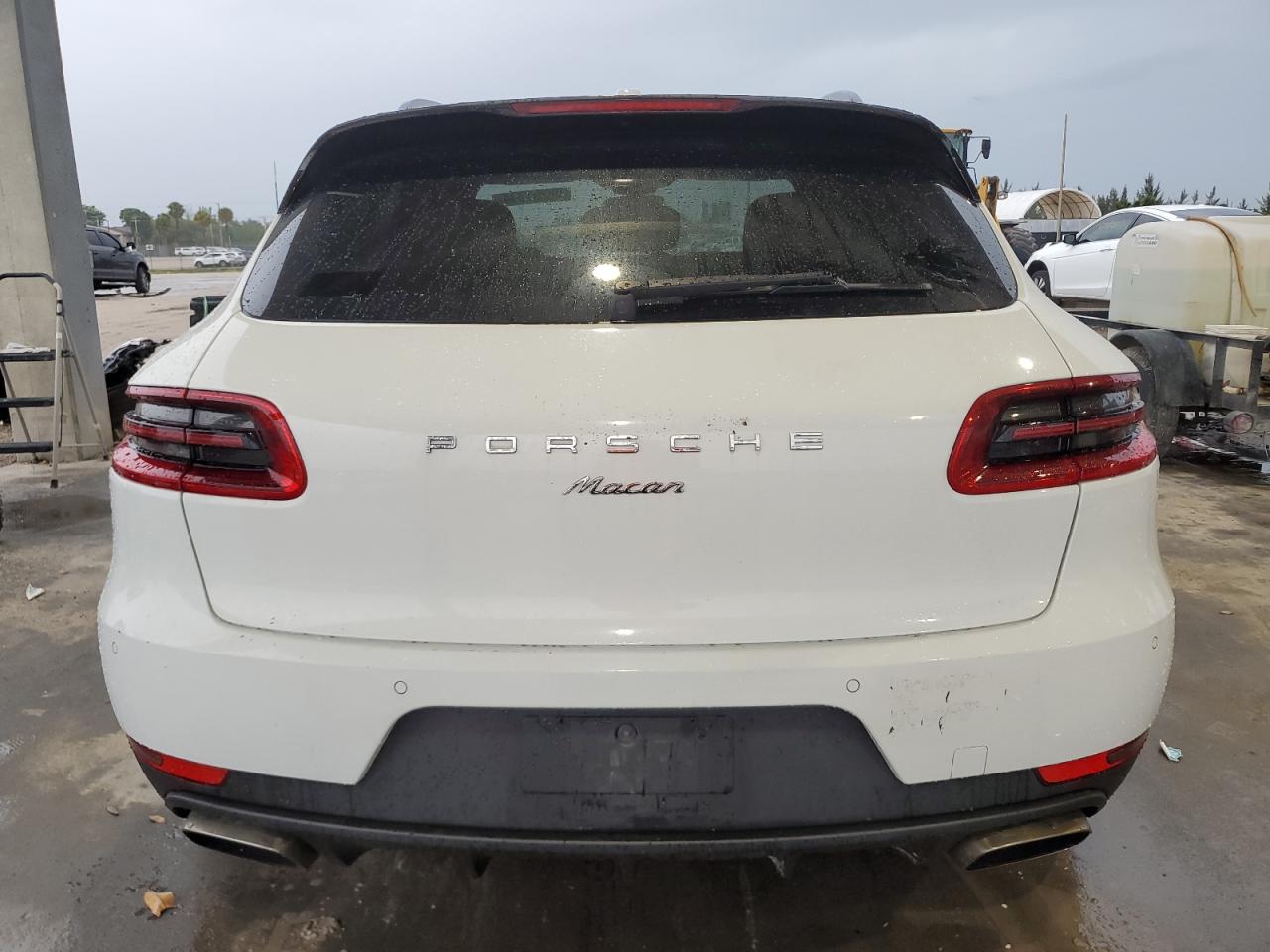 WP1AA2A52JLB04351 2018 Porsche Macan