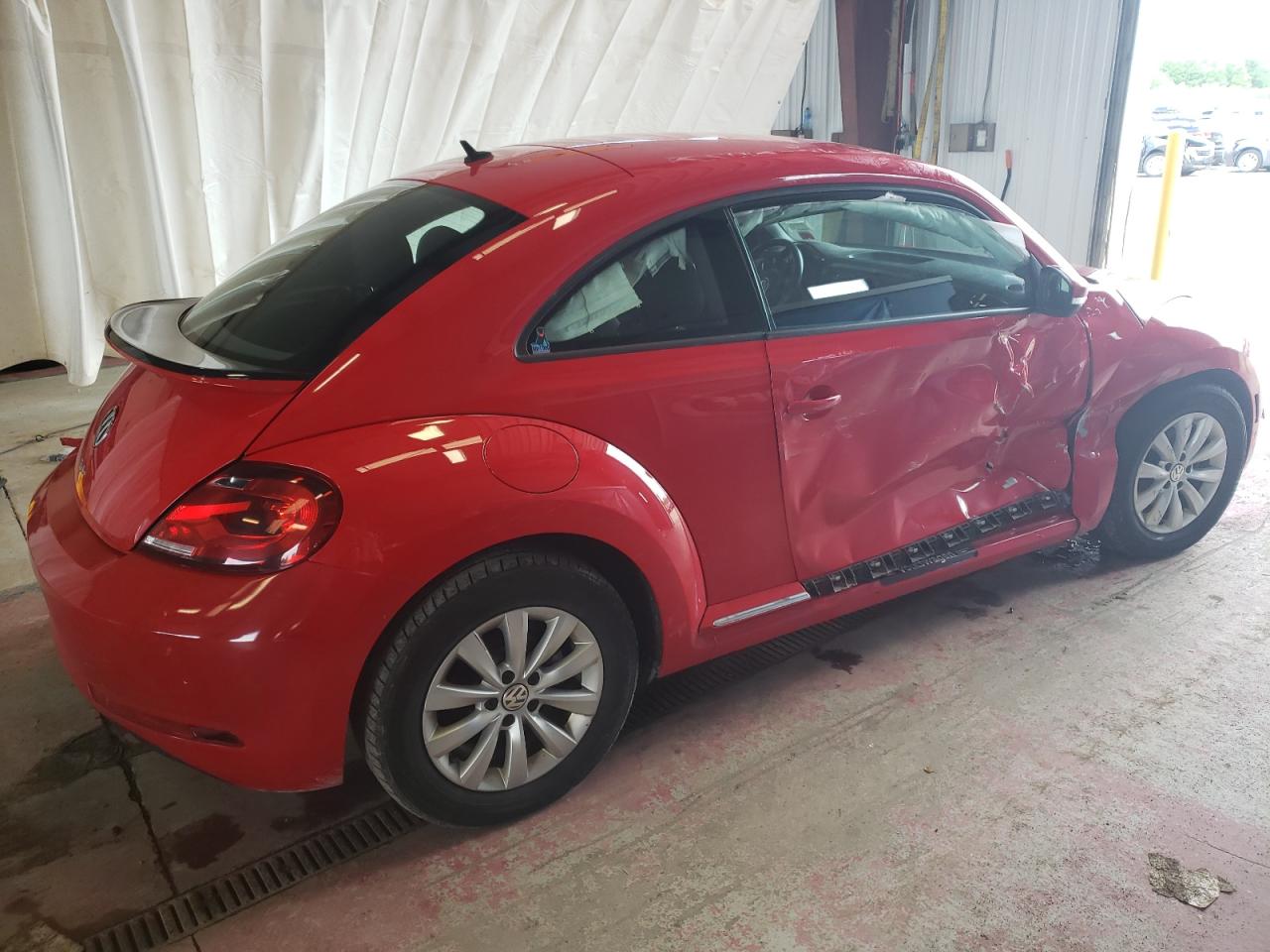 3VWFD7AT6KM709125 2019 Volkswagen Beetle S