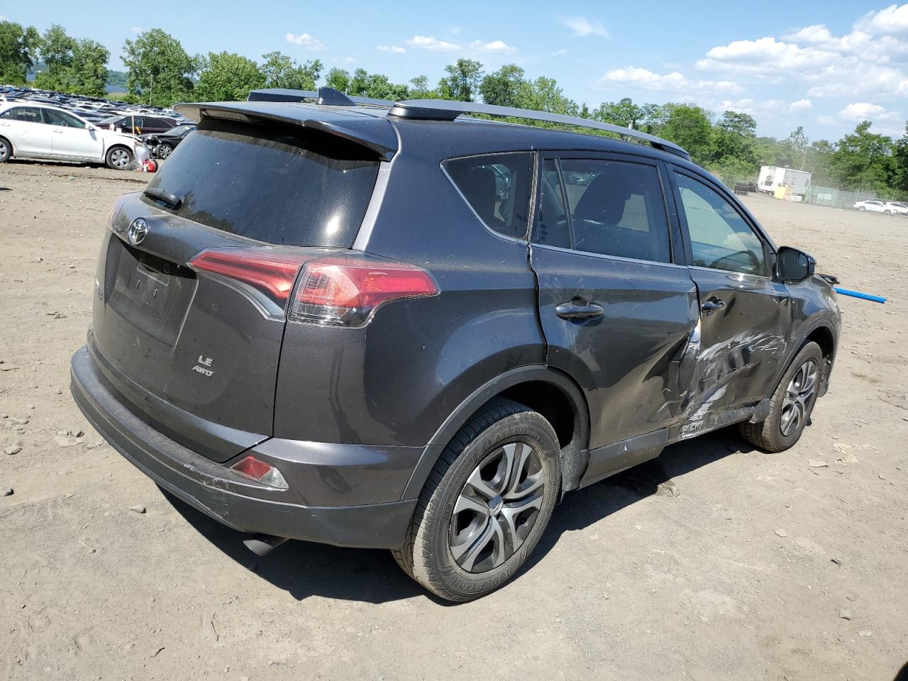 2T3BFREV0HW582690 2017 Toyota Rav4 Le