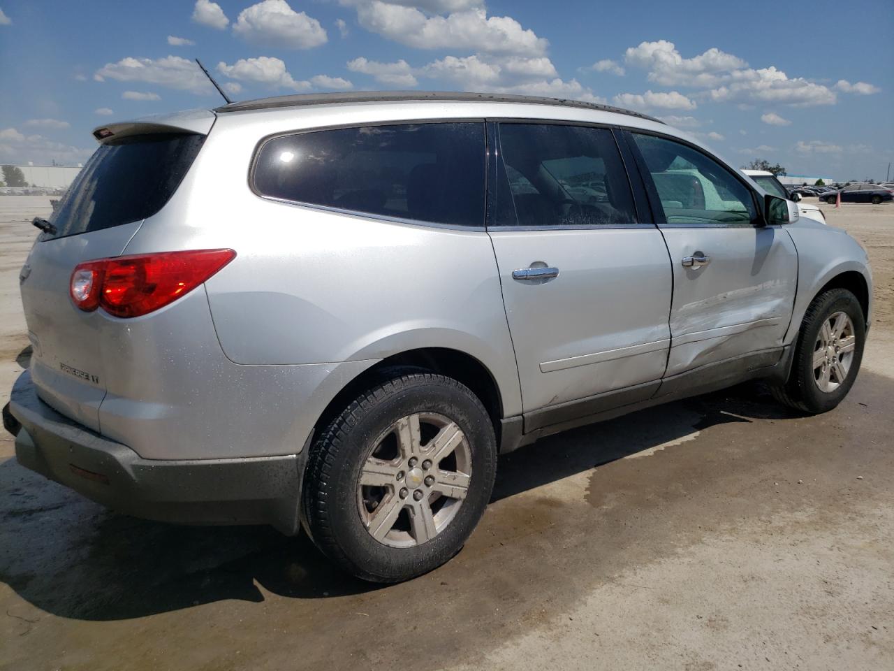 1GNKRGED0CJ423055 2012 Chevrolet Traverse Lt