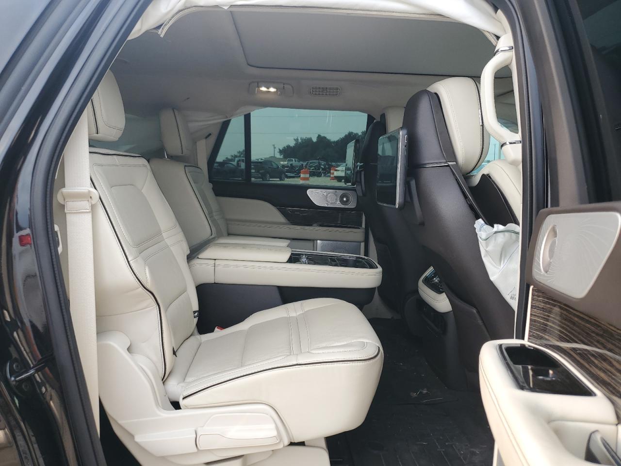 5LMJJ3TTXKEL19249 2019 Lincoln Navigator L Black Label