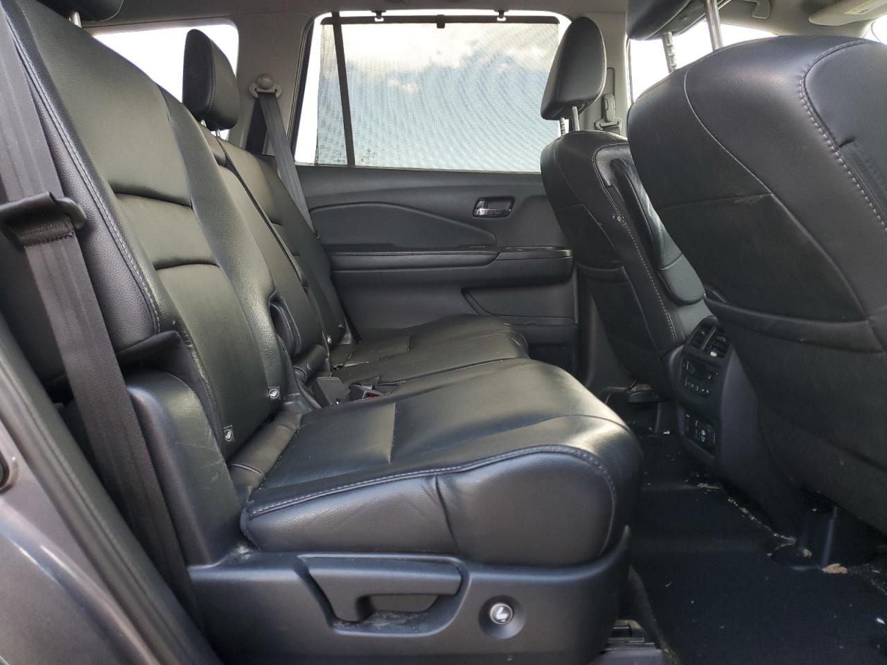 5FNYF6H90KB074546 2019 Honda Pilot Touring