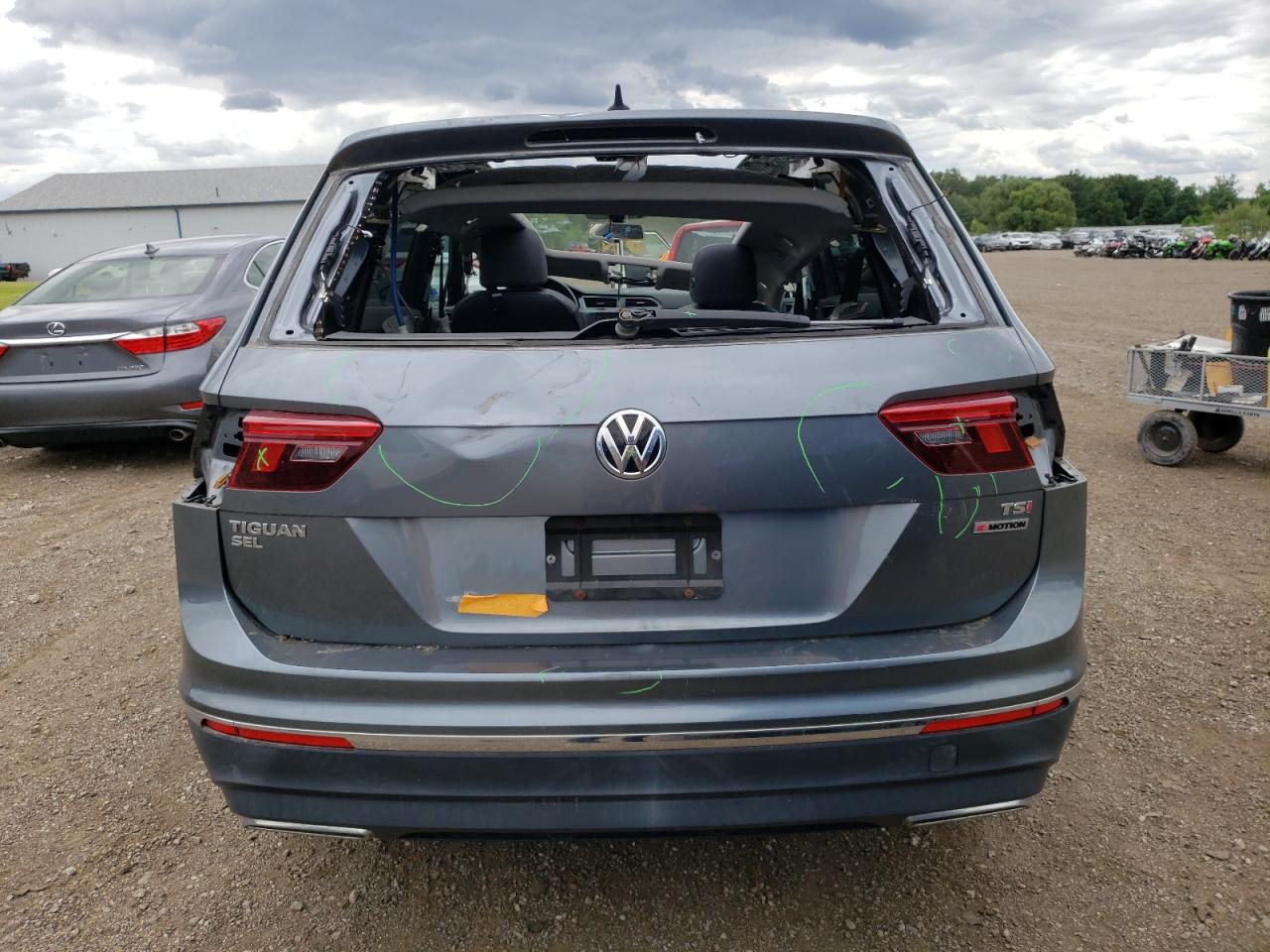 3VV2B7AX2JM198085 2018 Volkswagen Tiguan Se