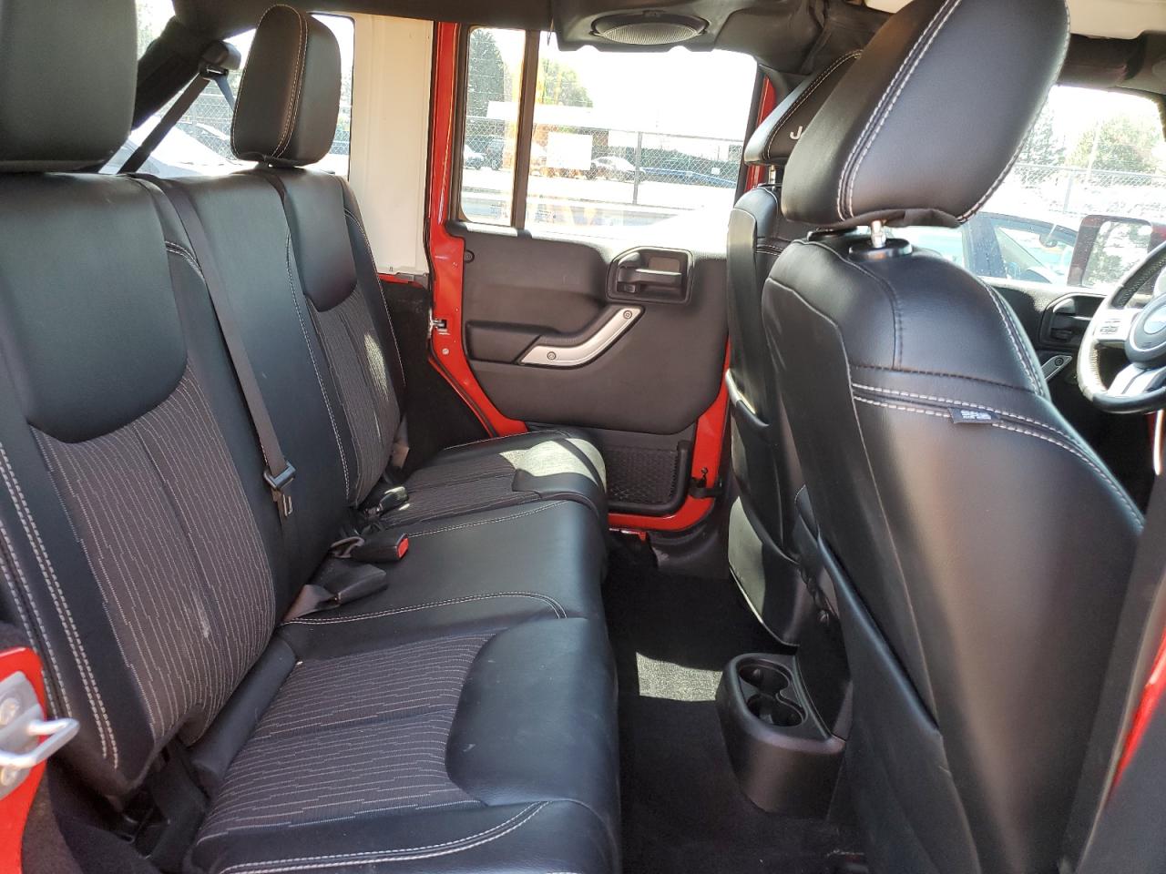 1C4HJWDG2EL184194 2014 Jeep Wrangler Unlimited Sport