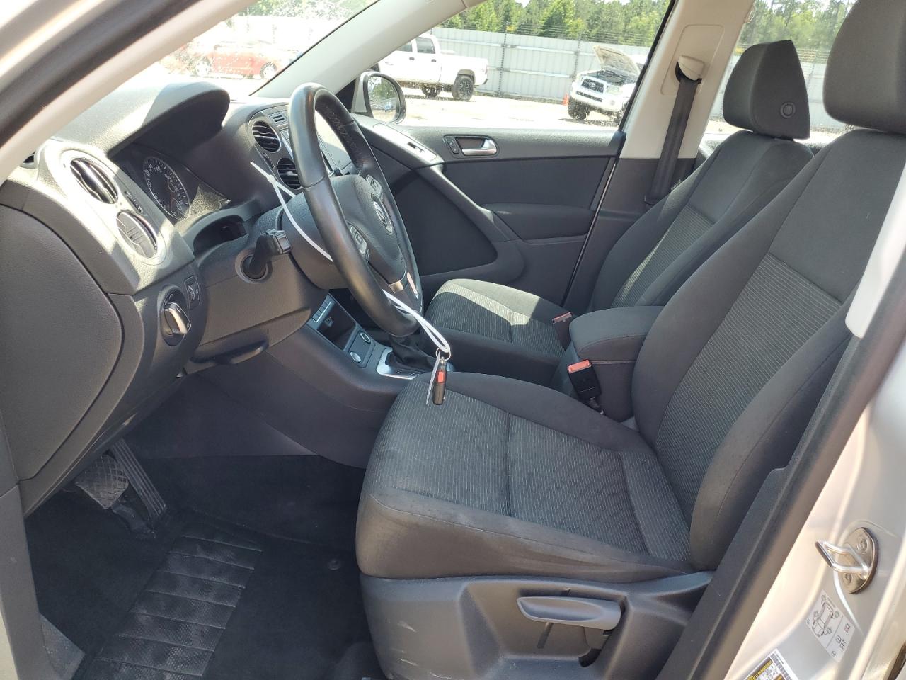 WVGAV7AX4JK004239 2018 Volkswagen Tiguan Limited