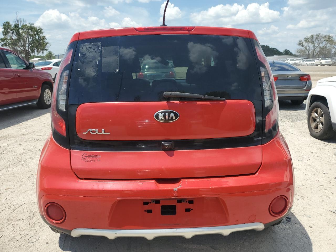 KNDJP3A55J7510221 2018 Kia Soul +