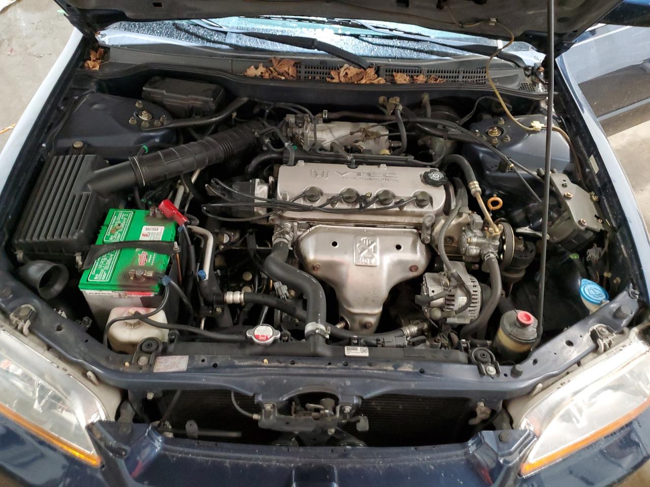1HGCG5641YA003562 2000 Honda Accord Lx