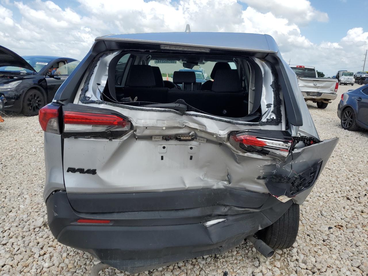 2T3H1RFV1NW220645 2022 Toyota Rav4 Le