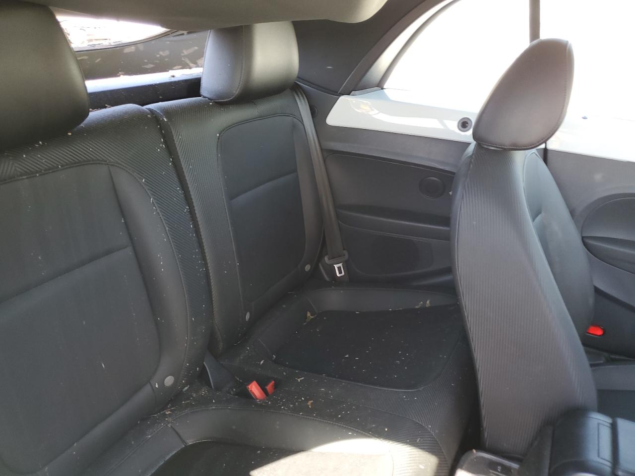 3VW5DAAT8JM507216 2018 Volkswagen Beetle S