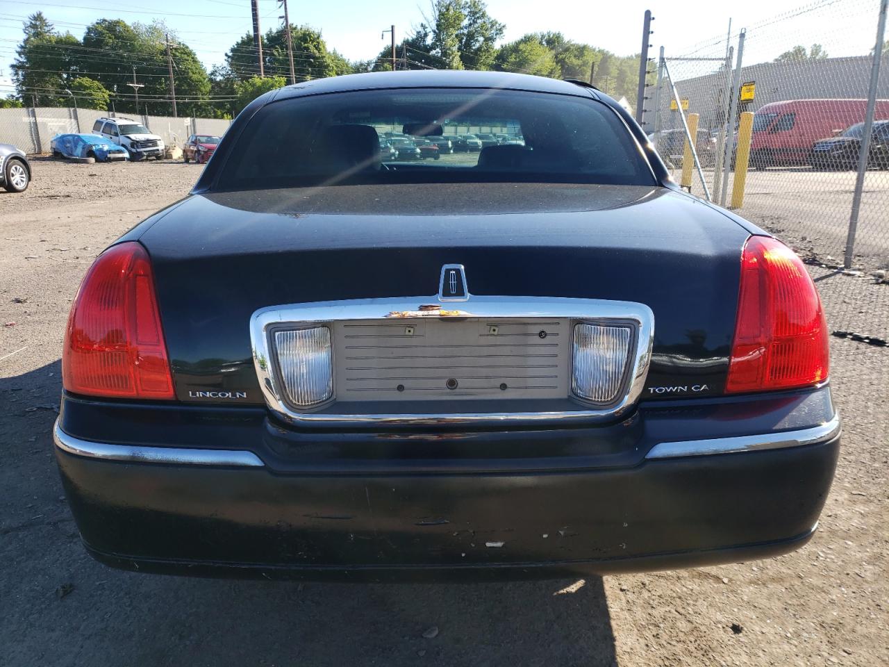 2LNBL8EV3BX765495 2011 Lincoln Town Car Executive L