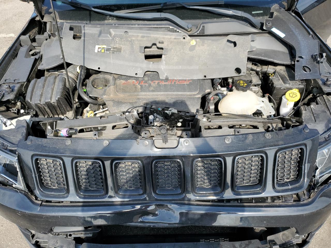 3C4NJDBB8JT395669 2018 Jeep Compass Latitude