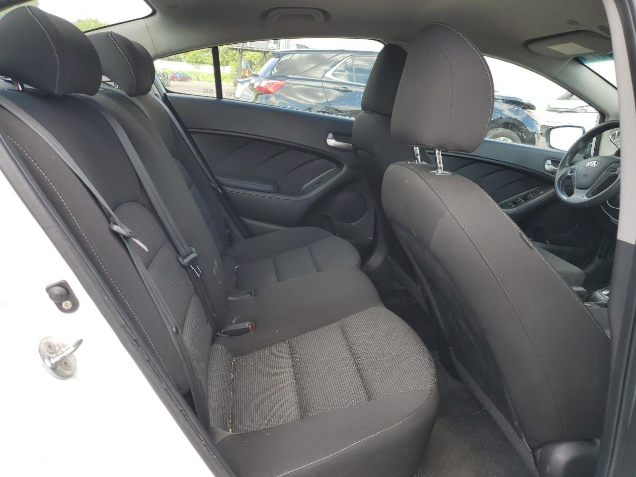 3KPFK4A70HE055008 2017 Kia Forte Lx