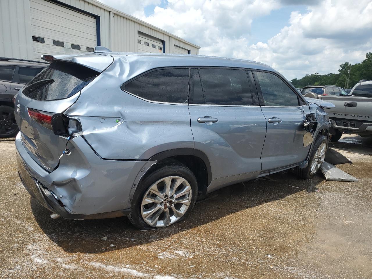 2023 Toyota Highlander L vin: 5TDKDRAH7PS024101