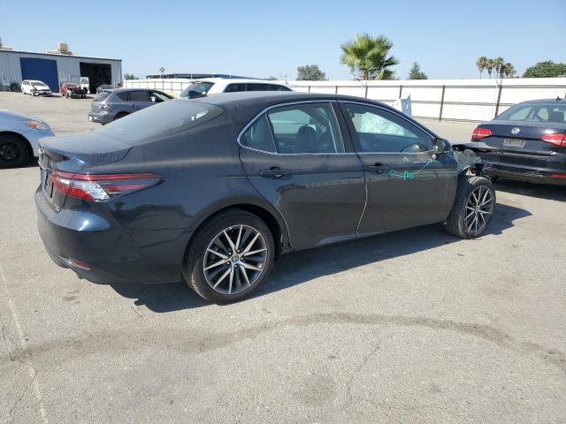 VIN 4T1F11BK2MU038366 2021 Toyota Camry, Xle no.3