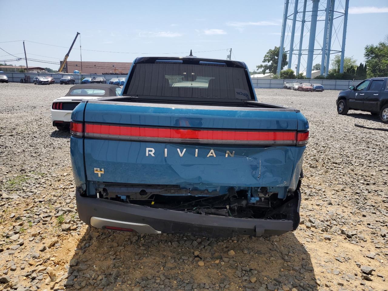 7FCTGAAA5PN017910 2023 Rivian R1T Adventure