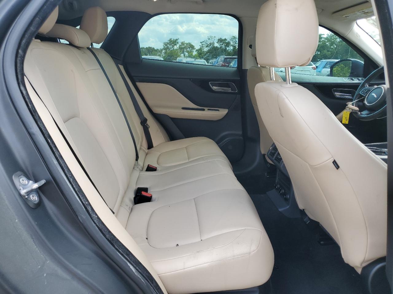 SADCJ2GX3JA203795 2018 Jaguar F-Pace Premium