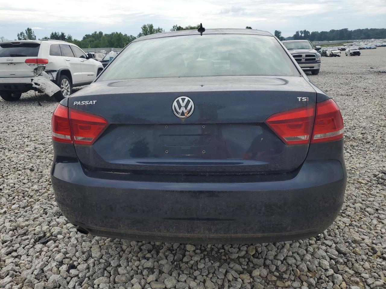 2015 Volkswagen Passat S vin: 1VWAT7A39FC102236