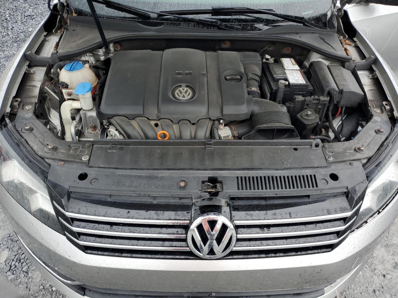 1VWBP7A34DC100447 2013 Volkswagen Passat Se