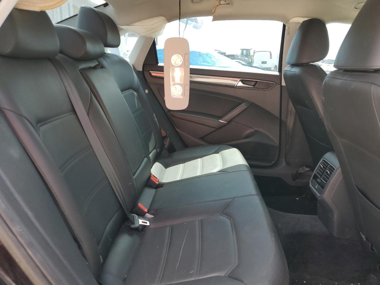 1VWBA7A34JC008283 2018 Volkswagen Passat Se