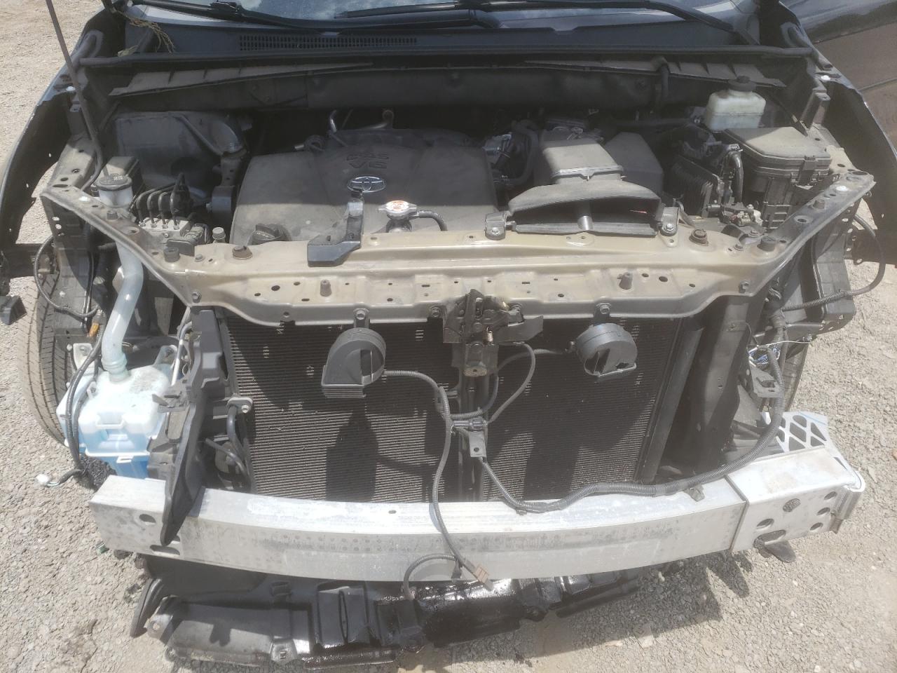 5TDJZRFH8JS499642 2018 Toyota Highlander Se