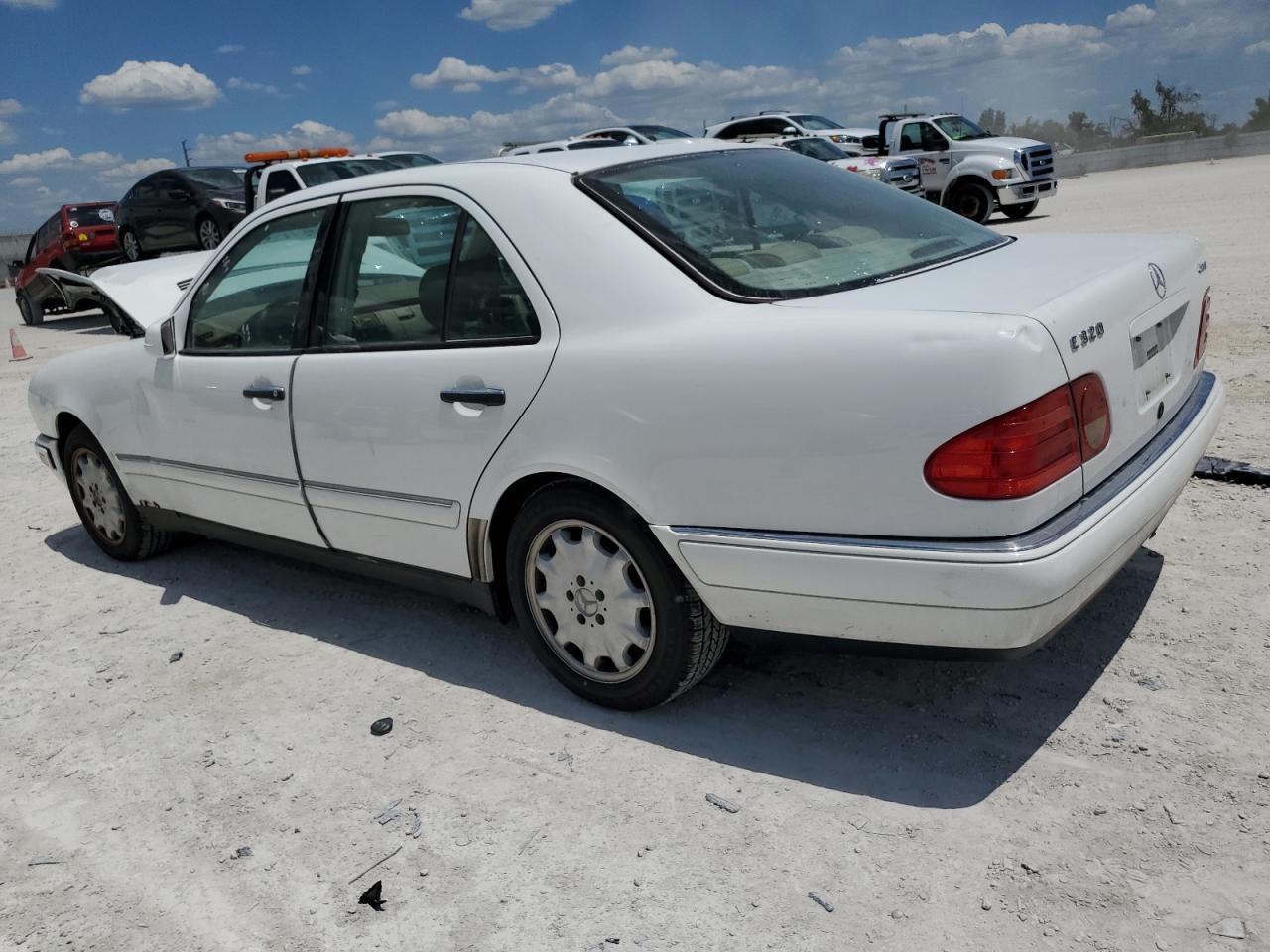 WDBJF82H9XX015486 1999 Mercedes-Benz E 320 4Matic