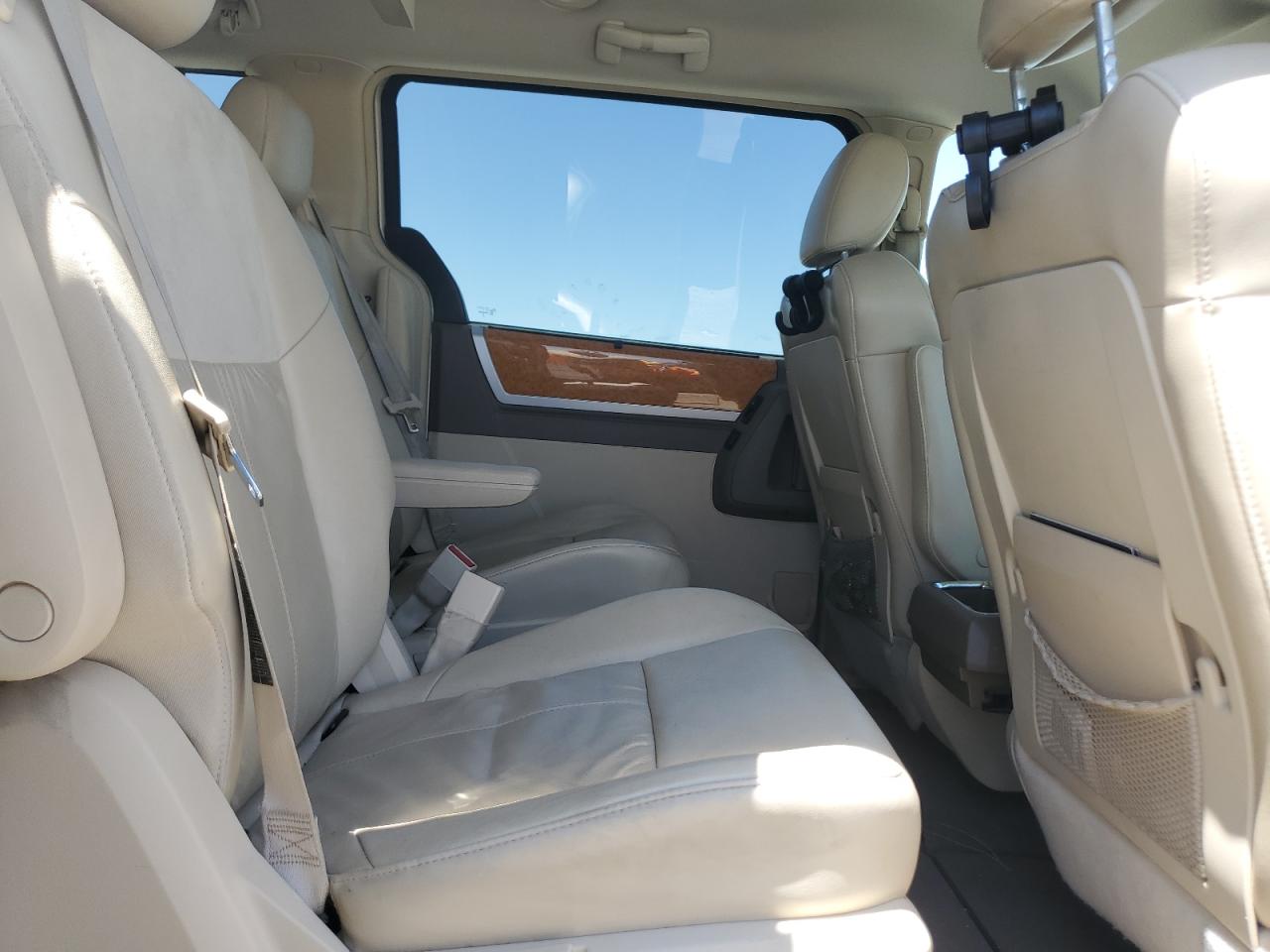 2A8HR64X68R689653 2008 Chrysler Town & Country Limited