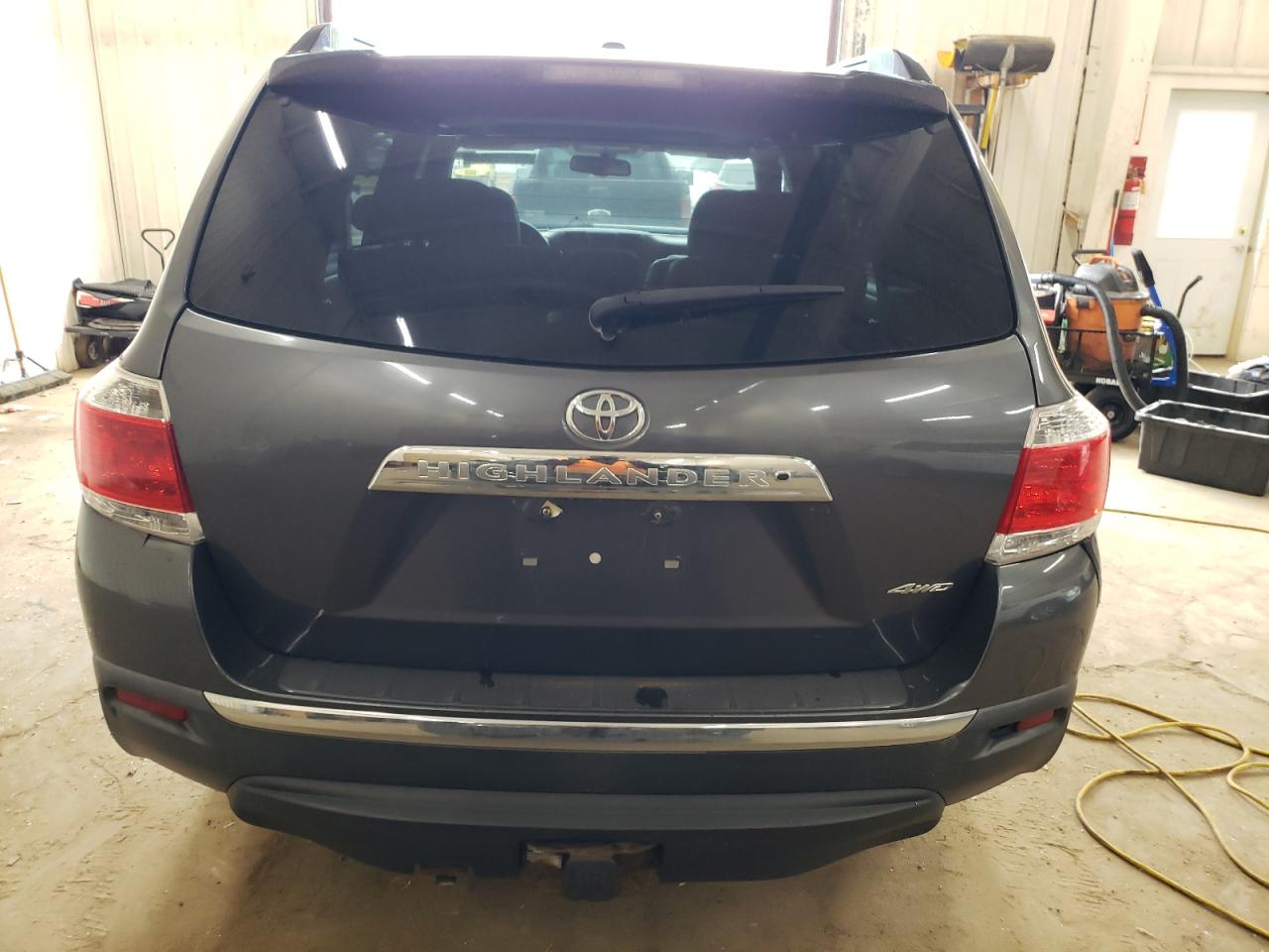 5TDBK3EH7BS072140 2011 Toyota Highlander Base