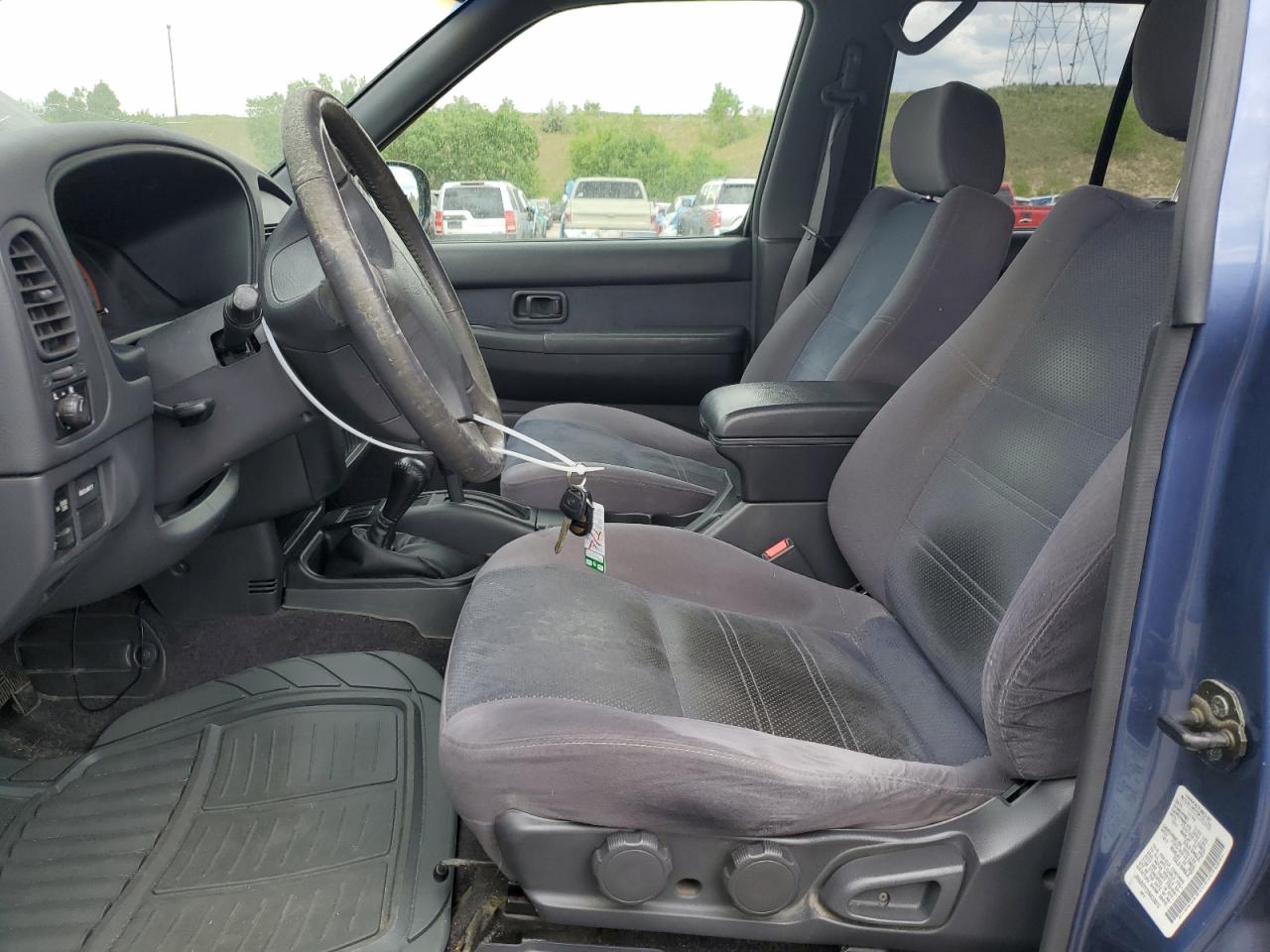 JN8AR07Y2YW439915 2000 Nissan Pathfinder Le