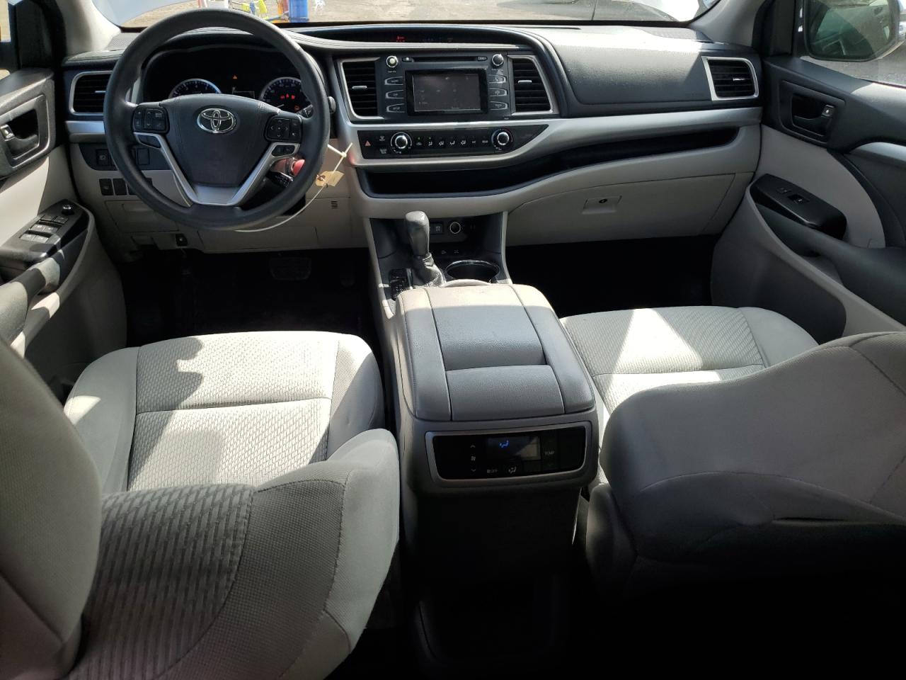 5TDBZRFH2HS368124 2017 Toyota Highlander Le