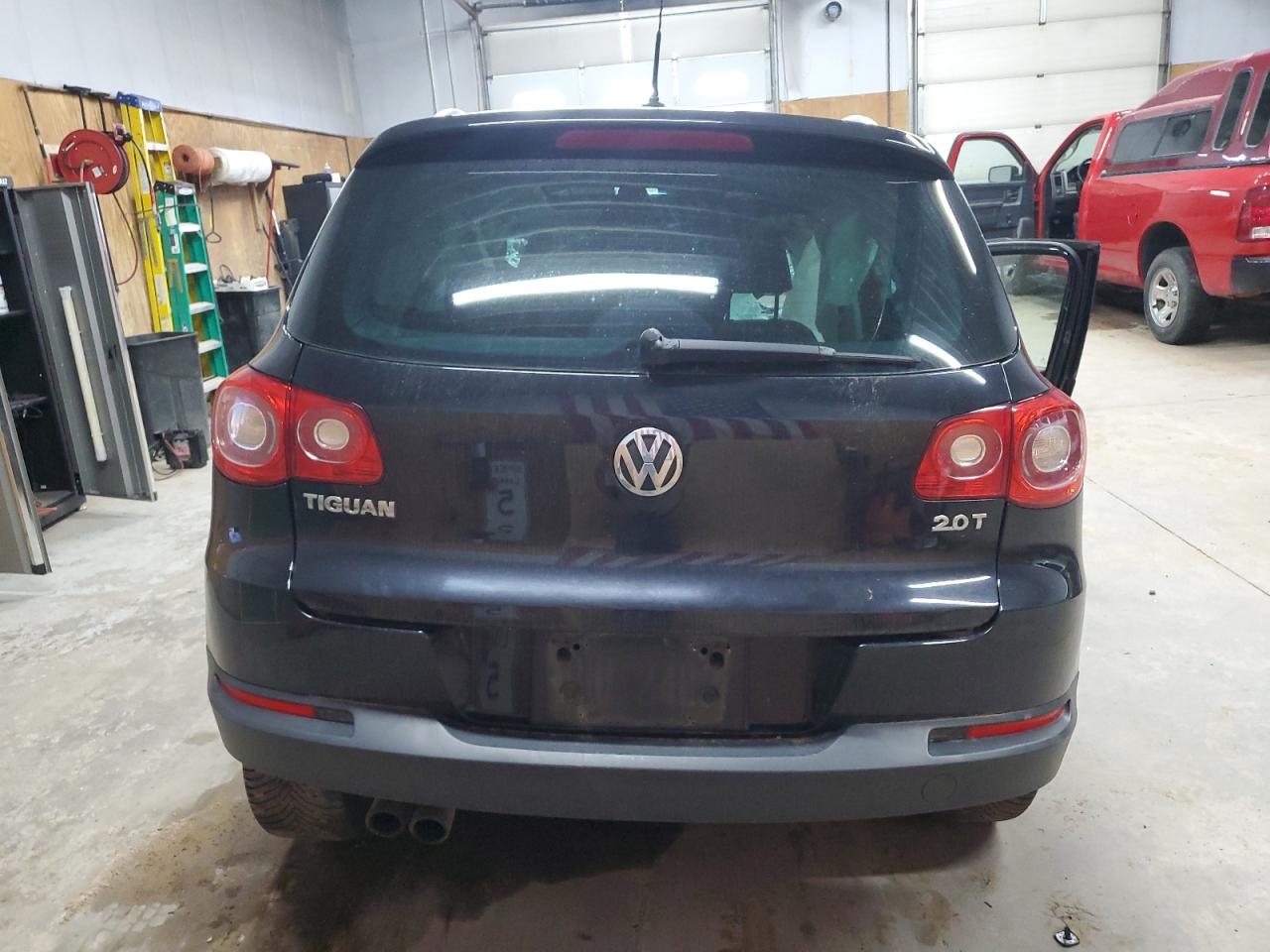 WVGAV7AX3BW524586 2011 Volkswagen Tiguan S