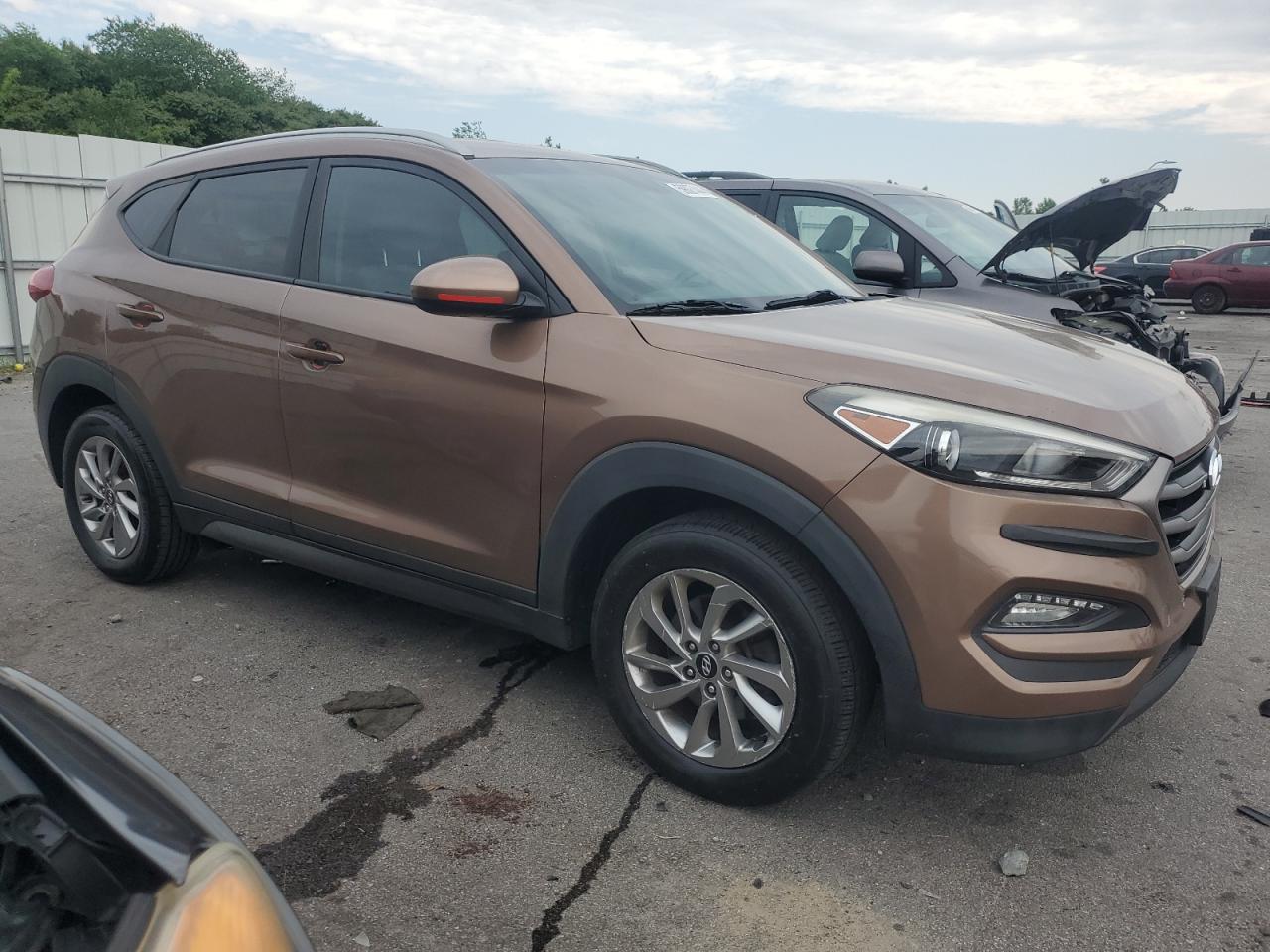 2016 Hyundai Tucson Limited vin: KM8J3CA40GU176706