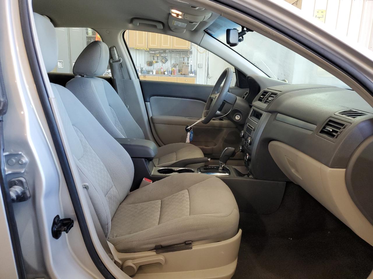 3FAHP0HA2AR110566 2010 Ford Fusion Se