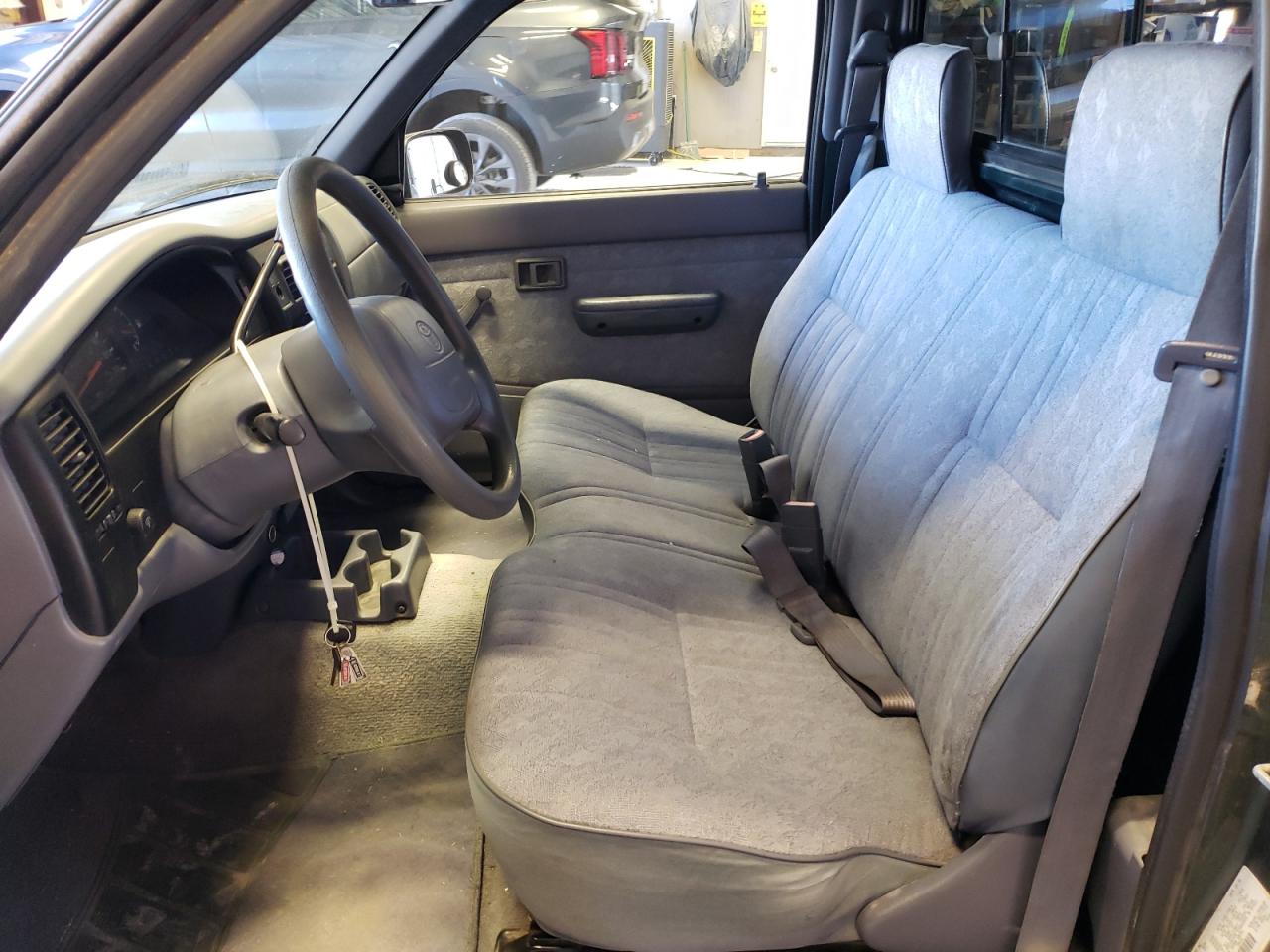 4TANL42N5YZ610525 2000 Toyota Tacoma