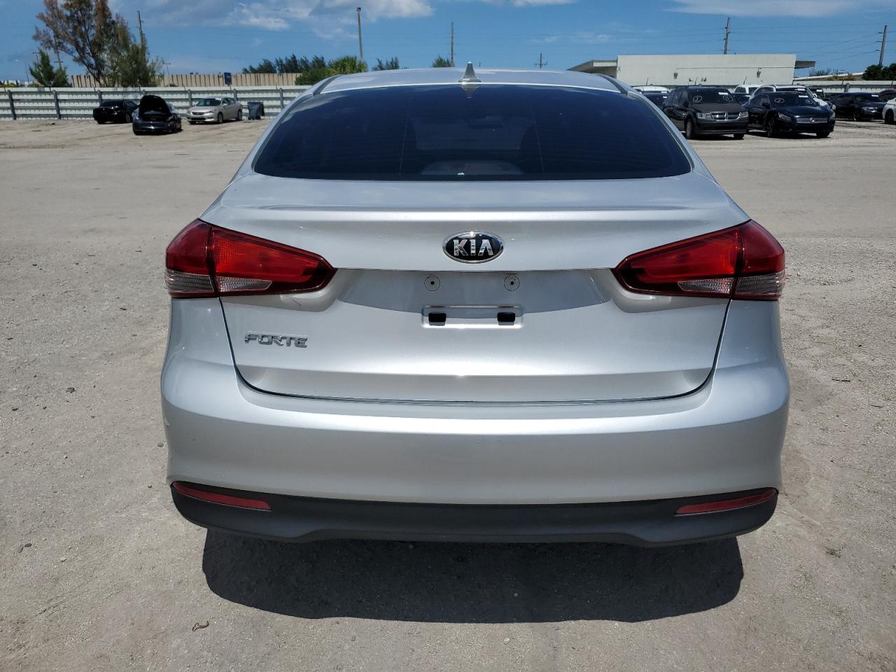 3KPFK4A74JE200184 2018 Kia Forte Lx