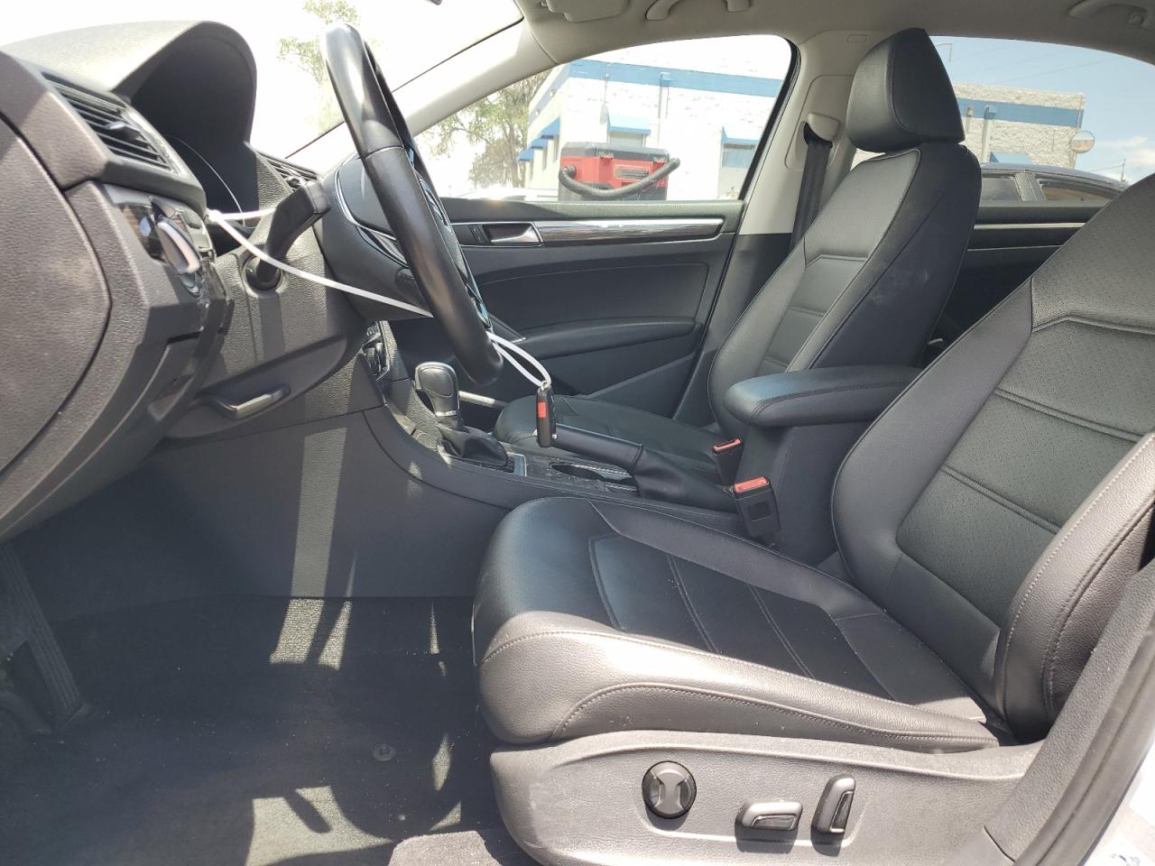 1VWBT7A34HC03637X 2017 Volkswagen Passat Se