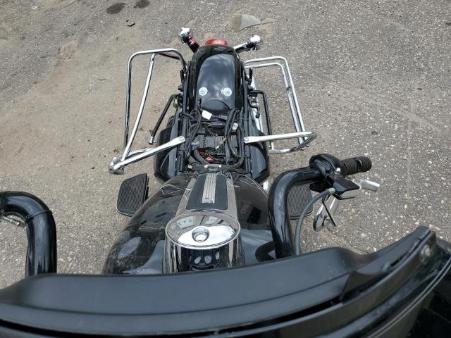 2011 HARLEY-DAVIDSON FLHTCU 1HD1FC413BB654973