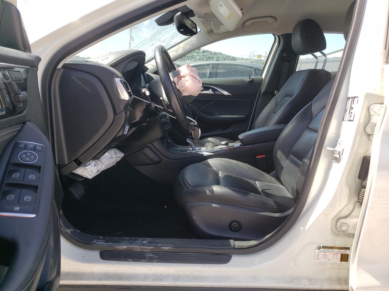 SJKCH5CR8HA034624 2017 Infiniti Qx30 Base