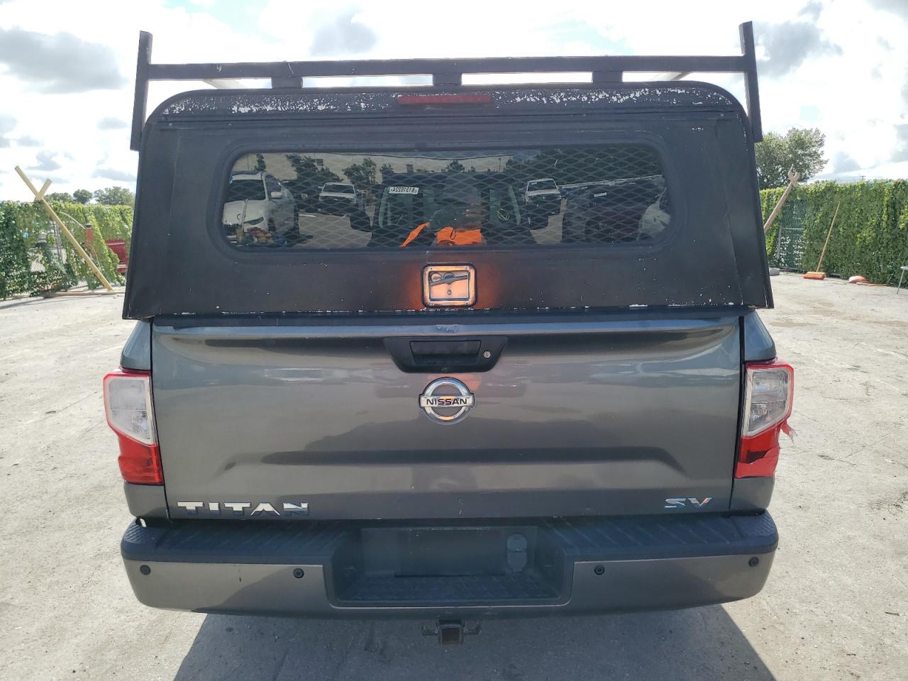 1N6AA1C6XHN568968 2017 Nissan Titan Sv