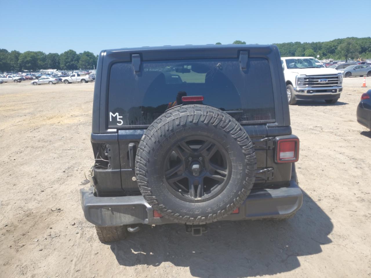 1C4HJXEN8LW115105 2020 Jeep Wrangler Unlimited Sahara