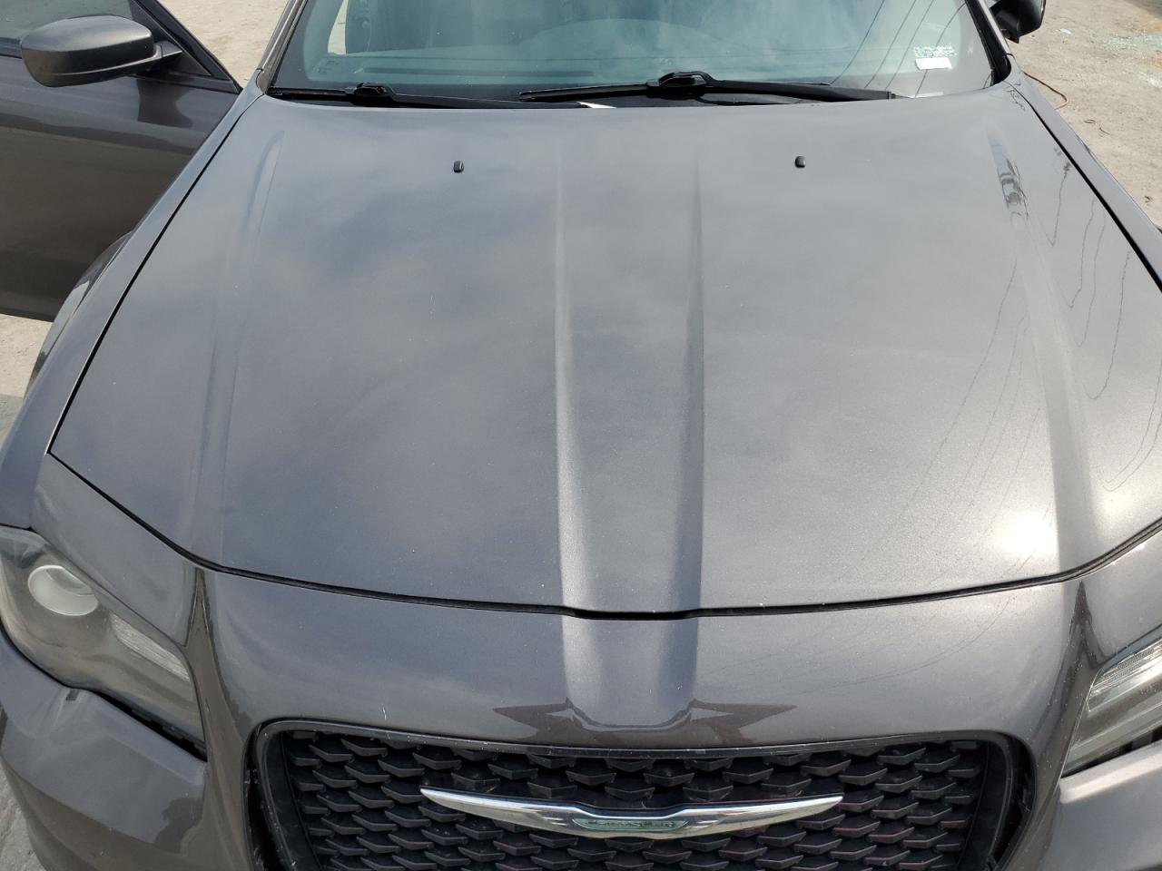 2C3CCABG1JH227199 2018 Chrysler 300 S