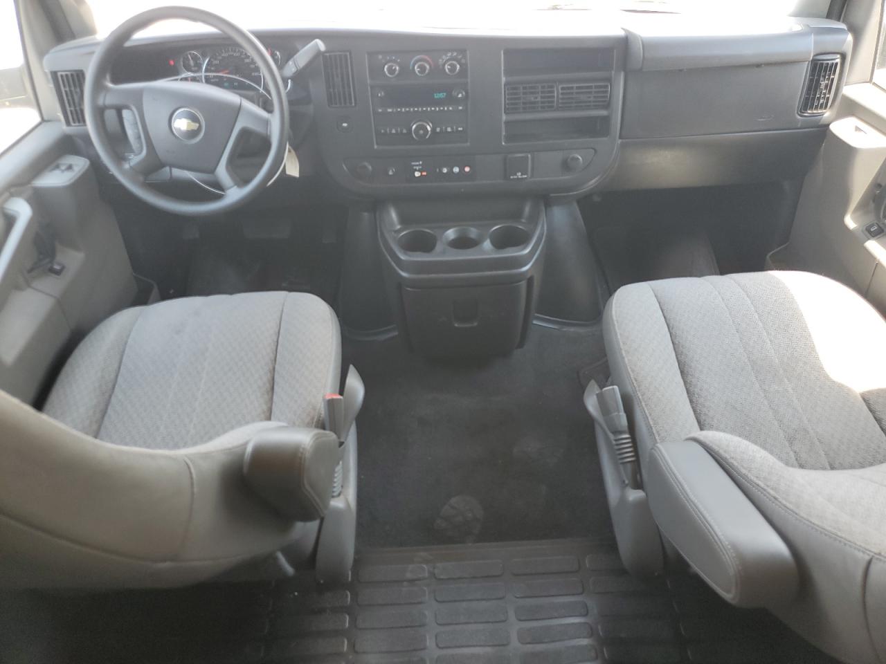 1GAZGPFG3H1133771 2017 Chevrolet Express G3500 Lt