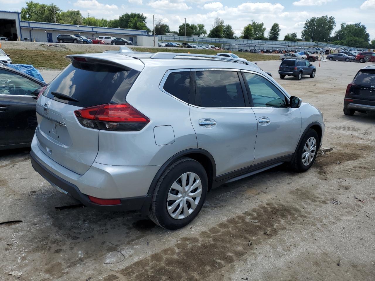 2017 Nissan Rogue S vin: 5N1AT2MT1HC777532