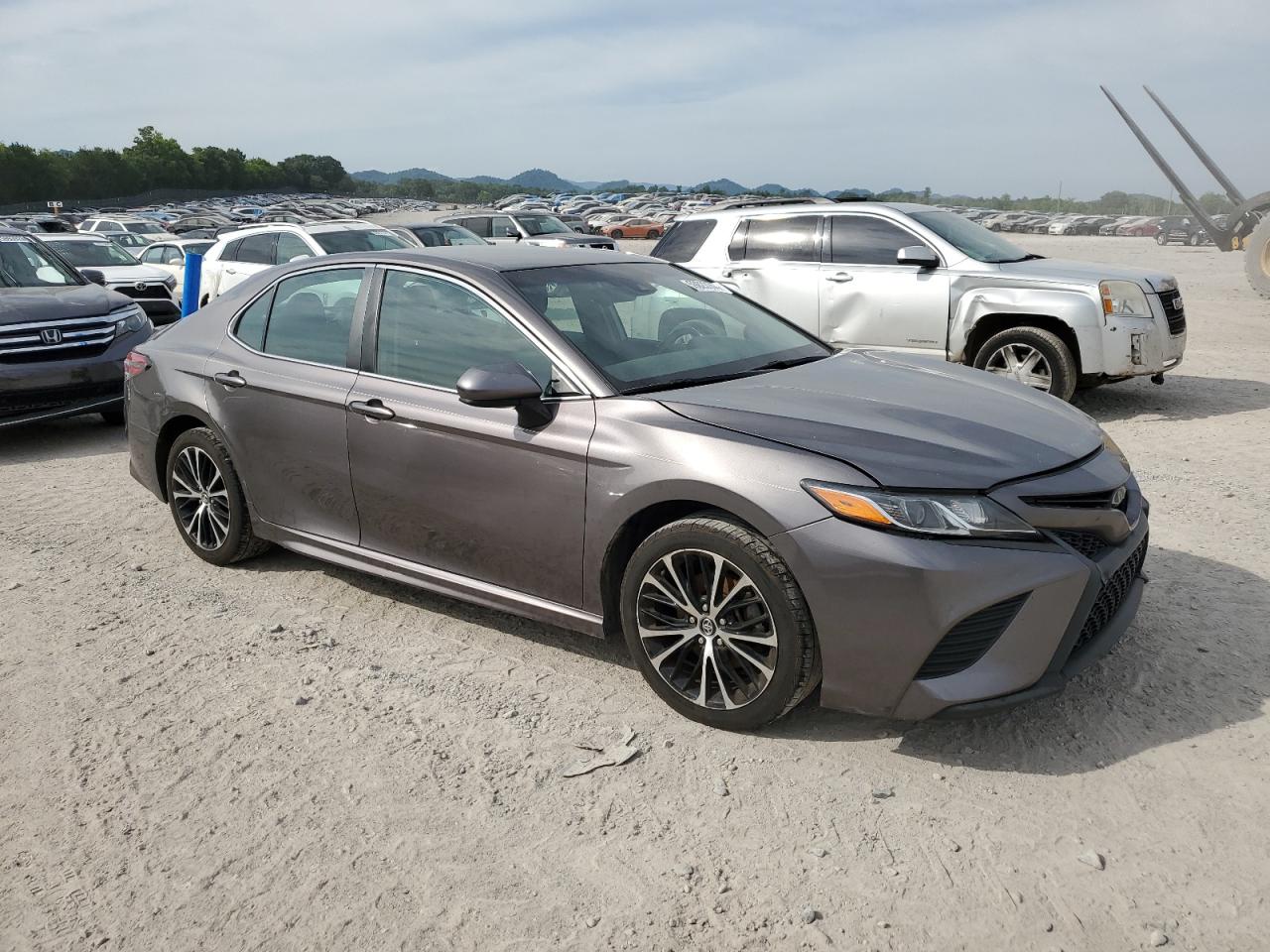 2018 Toyota Camry L vin: 4T1B11HK3JU065934