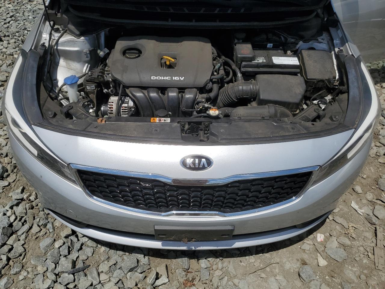 3KPFK4A72JE275322 2018 Kia Forte Lx